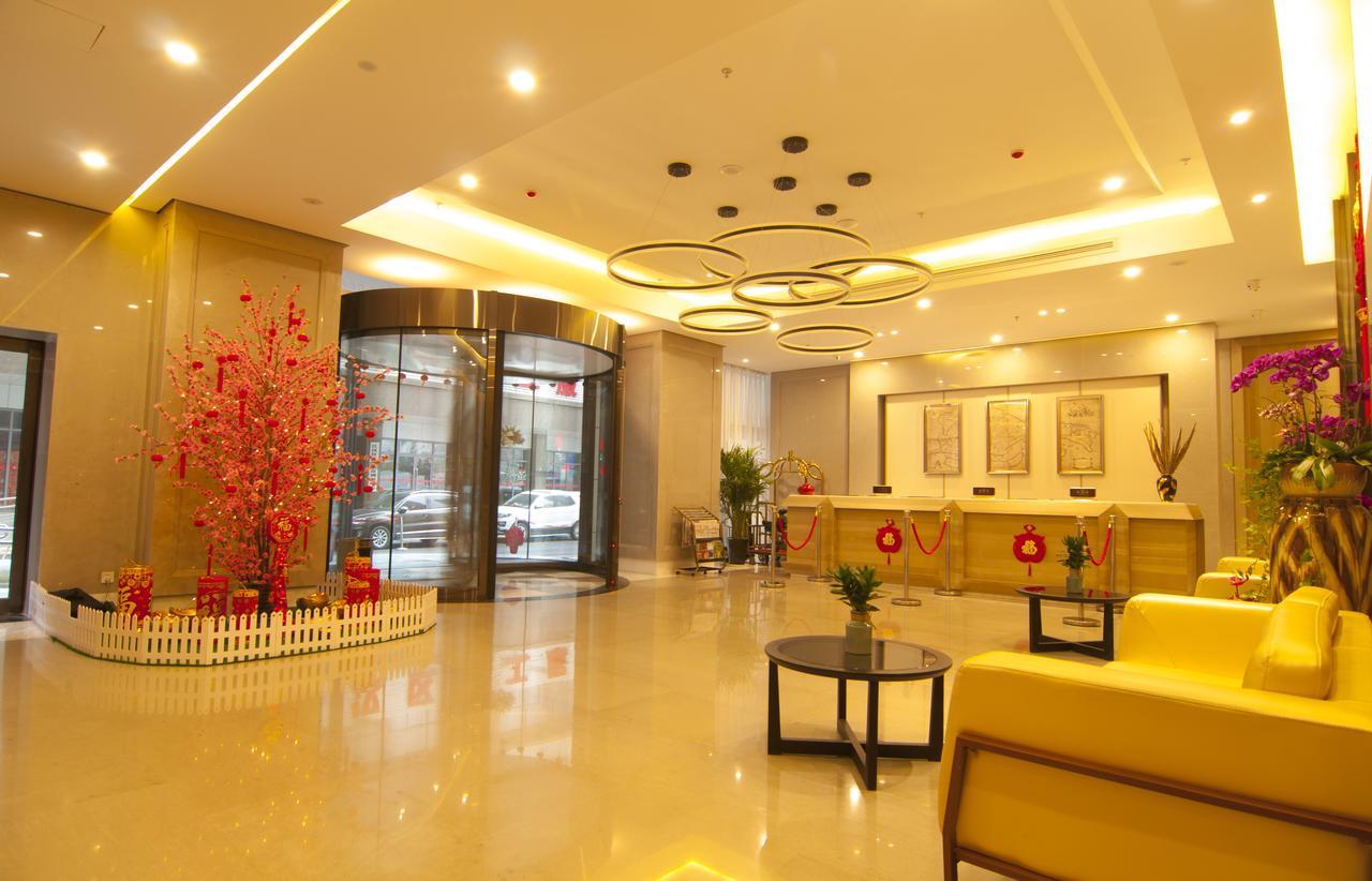 Home Plus Suite Hotel And Apartment Wuhan Exteriör bild