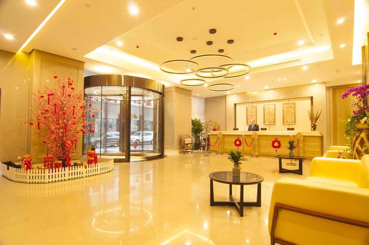 Home Plus Suite Hotel And Apartment Wuhan Exteriör bild