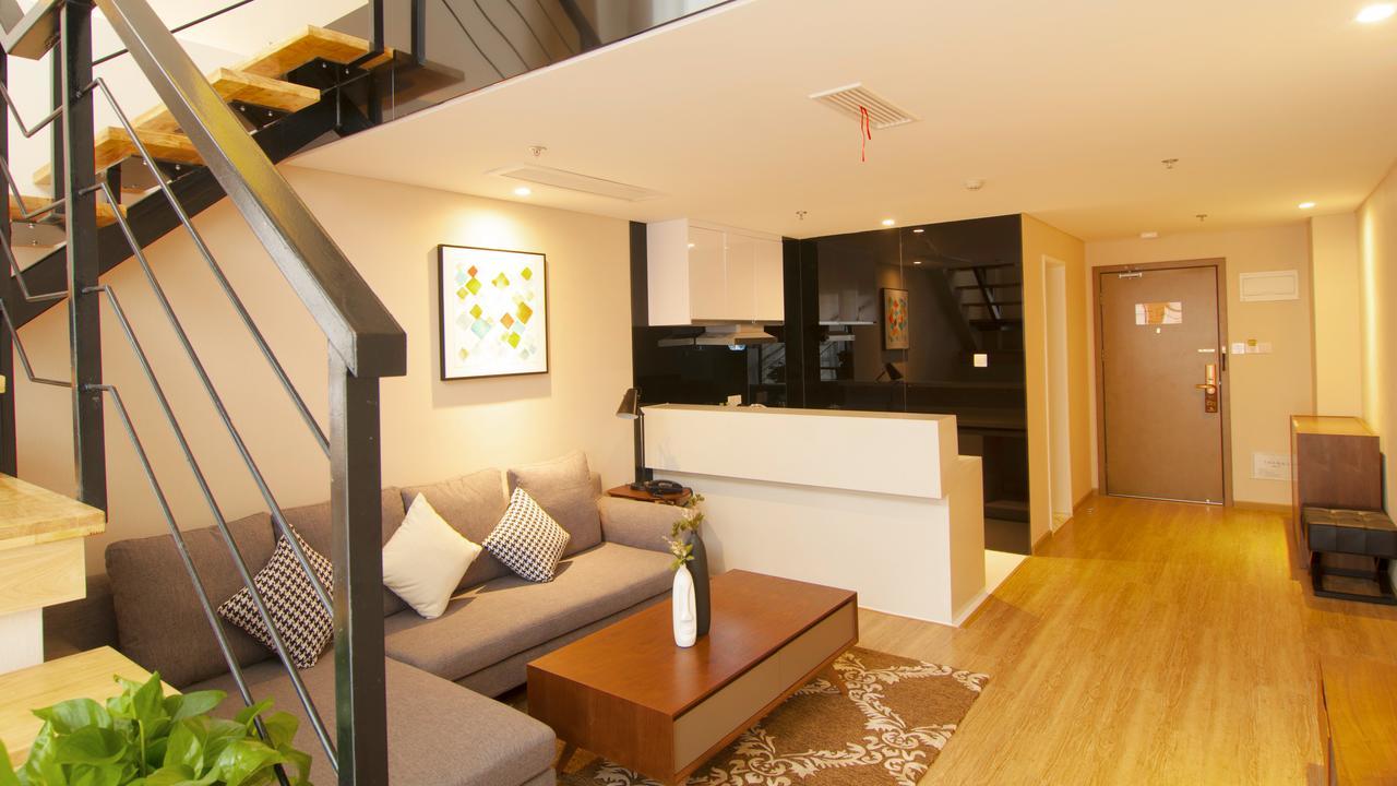 Home Plus Suite Hotel And Apartment Wuhan Exteriör bild