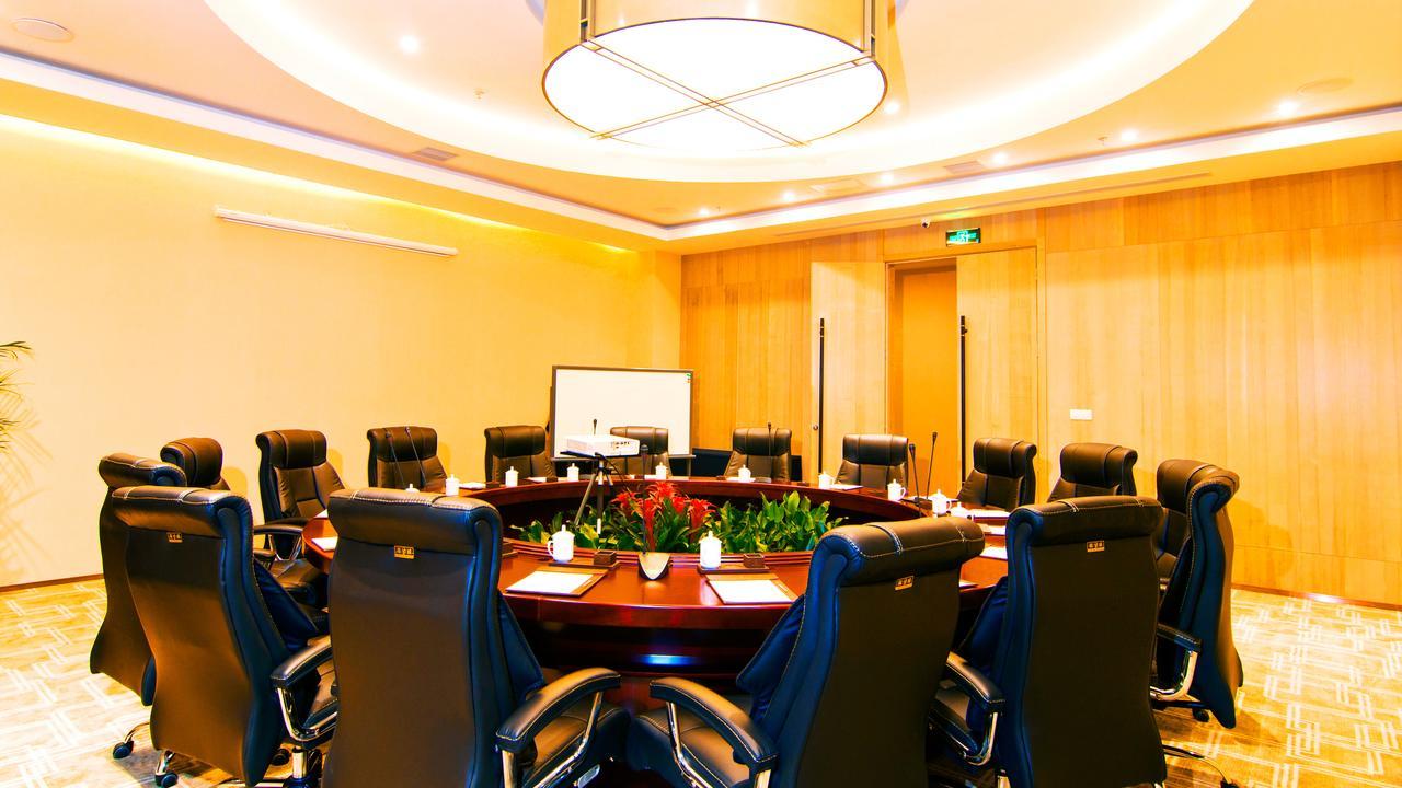 Home Plus Suite Hotel And Apartment Wuhan Exteriör bild