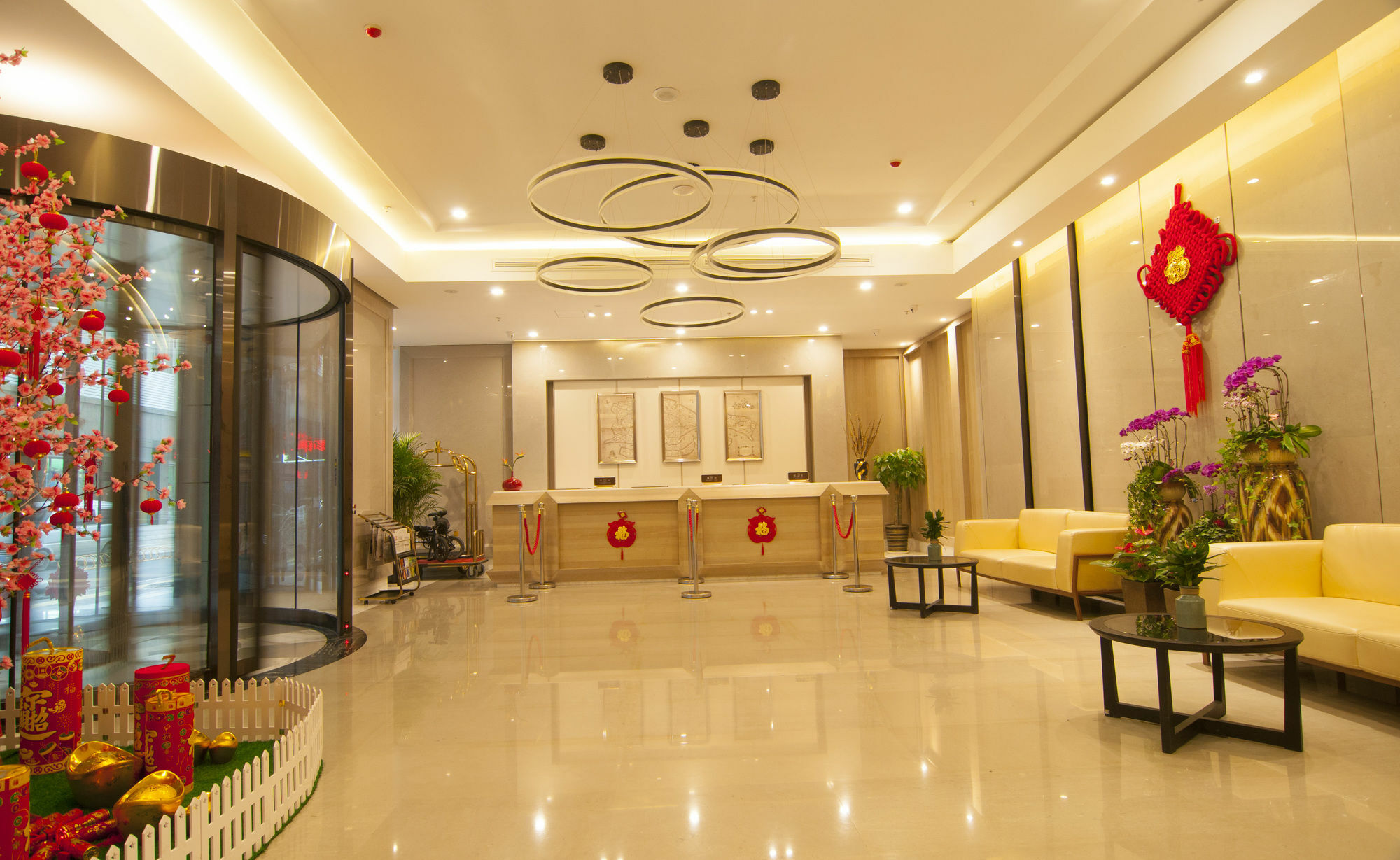 Home Plus Suite Hotel And Apartment Wuhan Exteriör bild