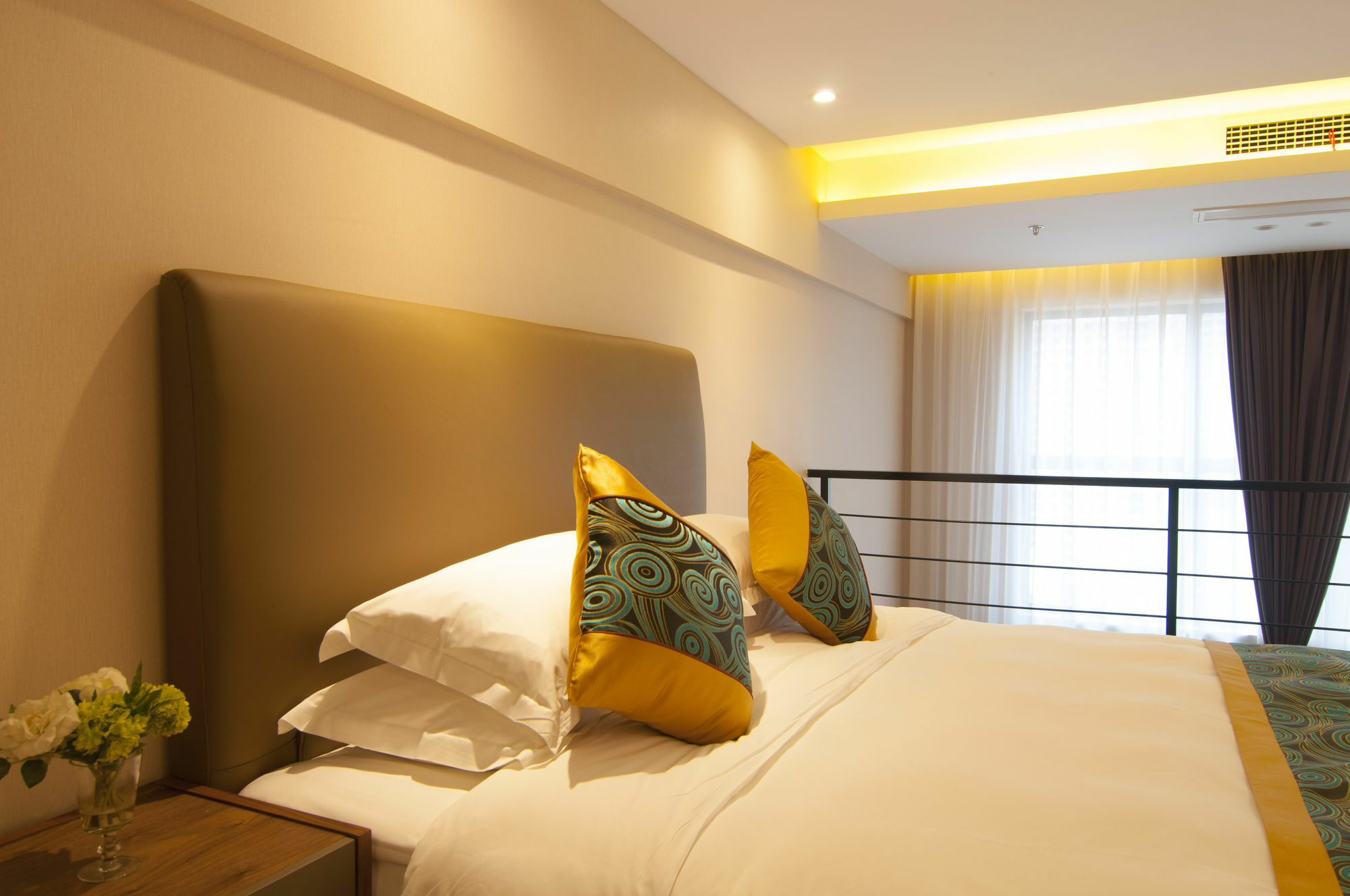 Home Plus Suite Hotel And Apartment Wuhan Exteriör bild