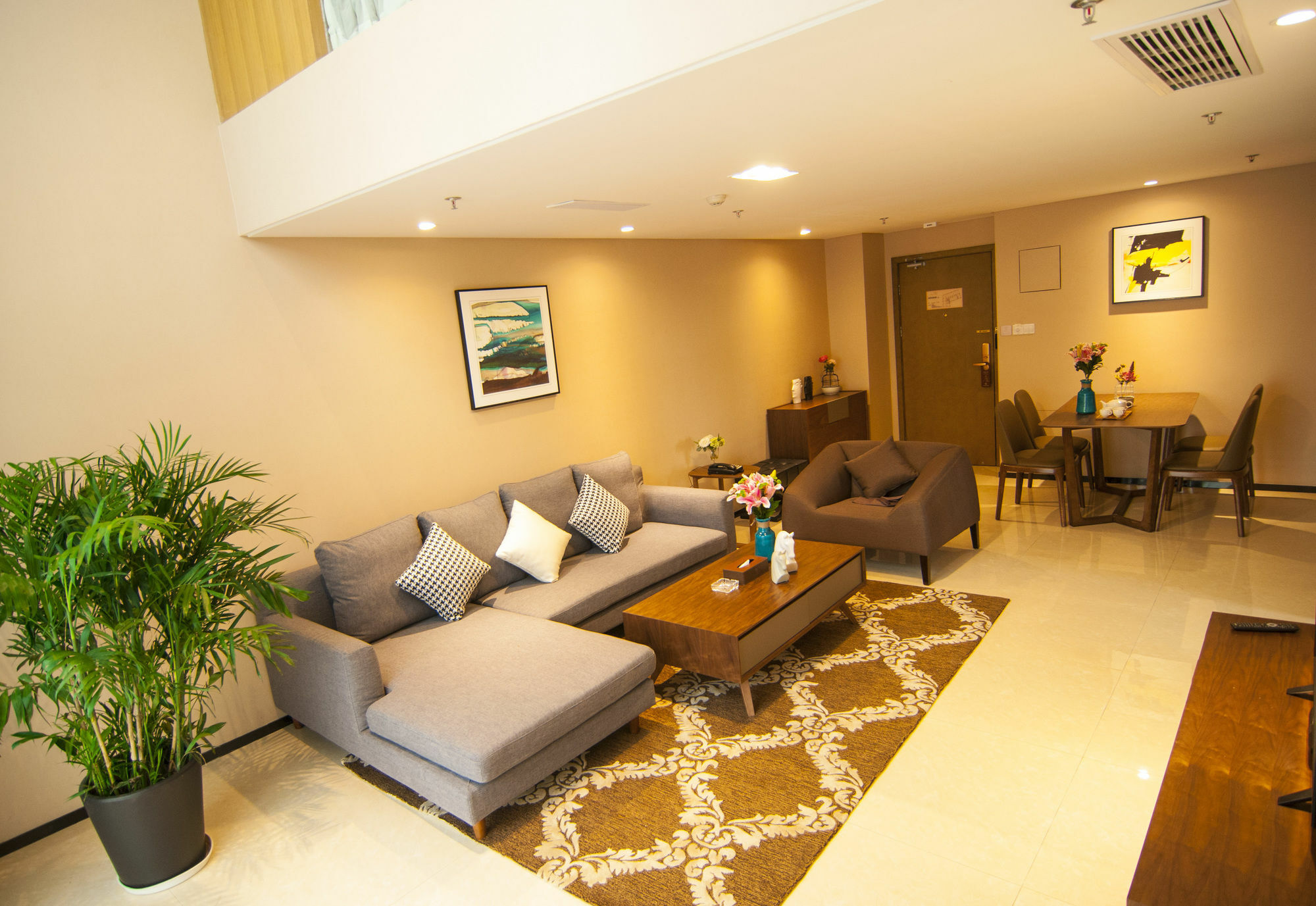 Home Plus Suite Hotel And Apartment Wuhan Exteriör bild