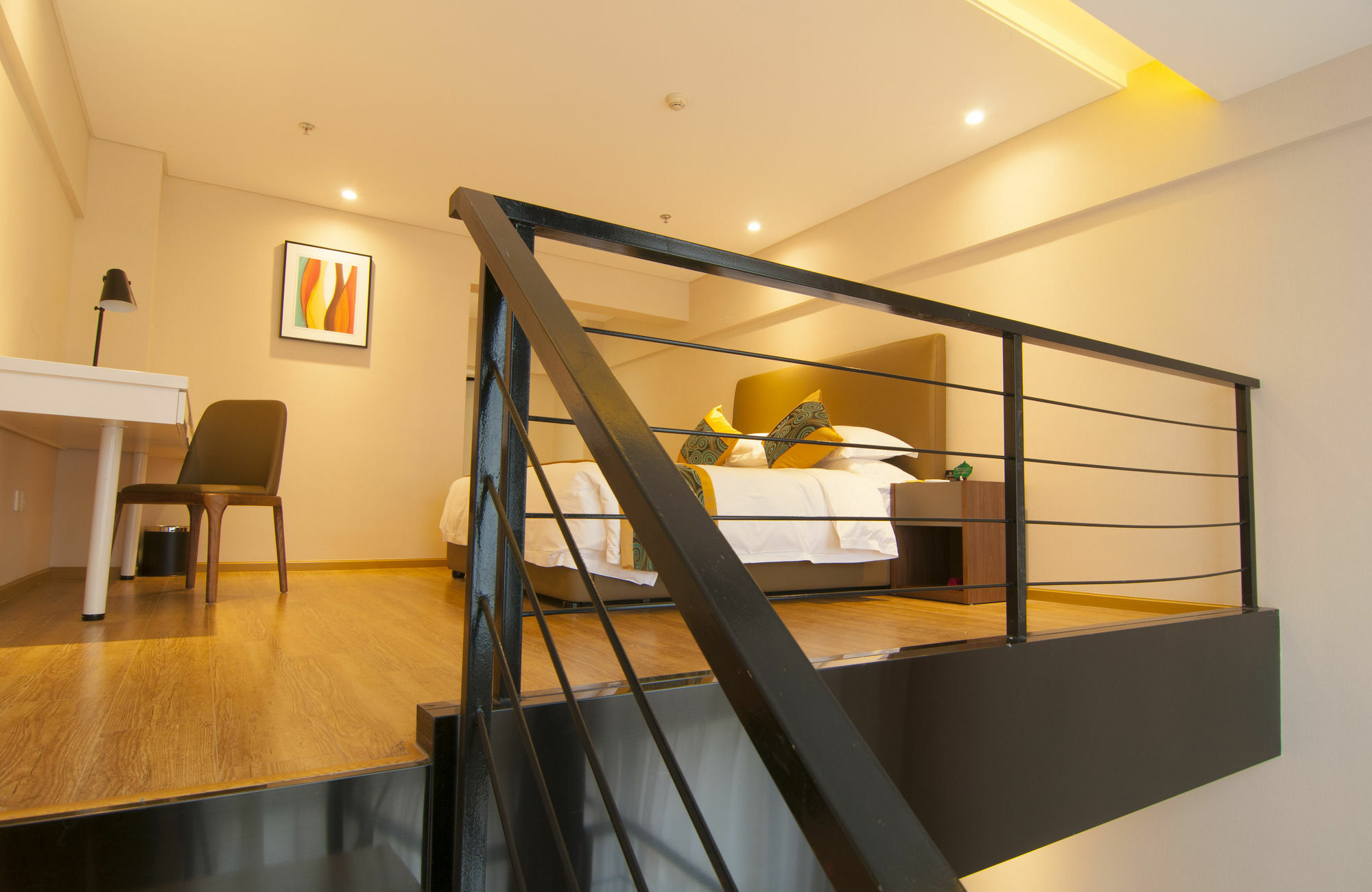 Home Plus Suite Hotel And Apartment Wuhan Exteriör bild
