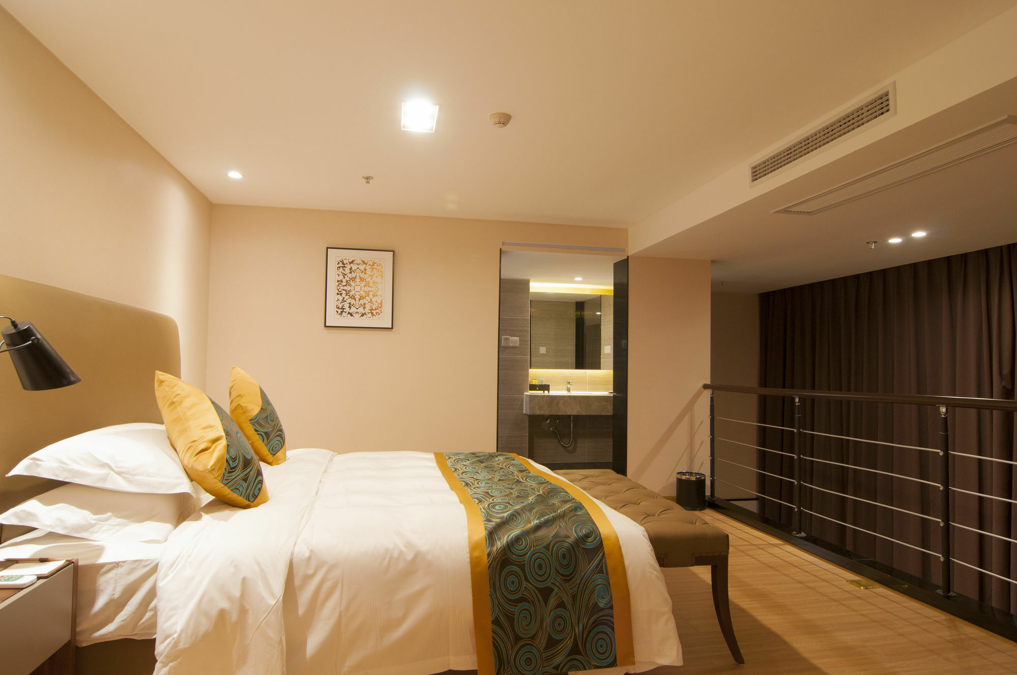 Home Plus Suite Hotel And Apartment Wuhan Exteriör bild