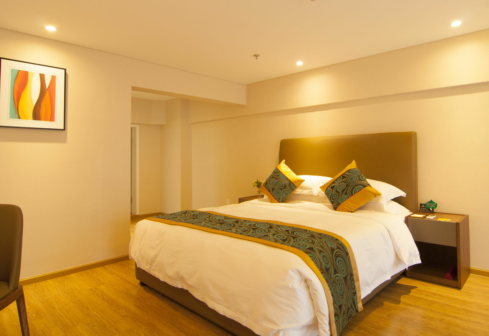 Home Plus Suite Hotel And Apartment Wuhan Exteriör bild