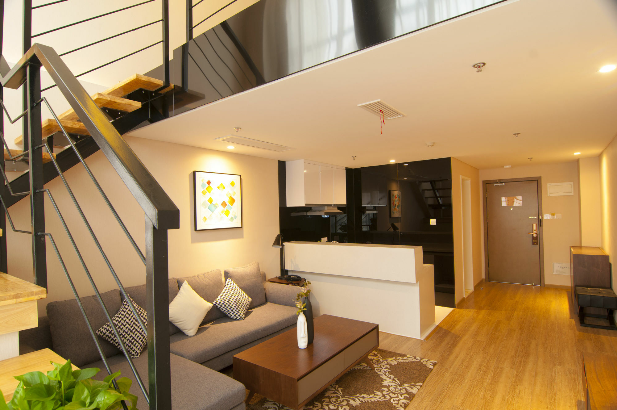 Home Plus Suite Hotel And Apartment Wuhan Exteriör bild