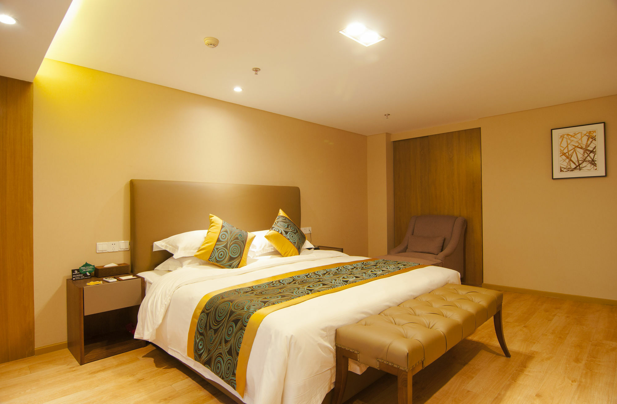 Home Plus Suite Hotel And Apartment Wuhan Exteriör bild