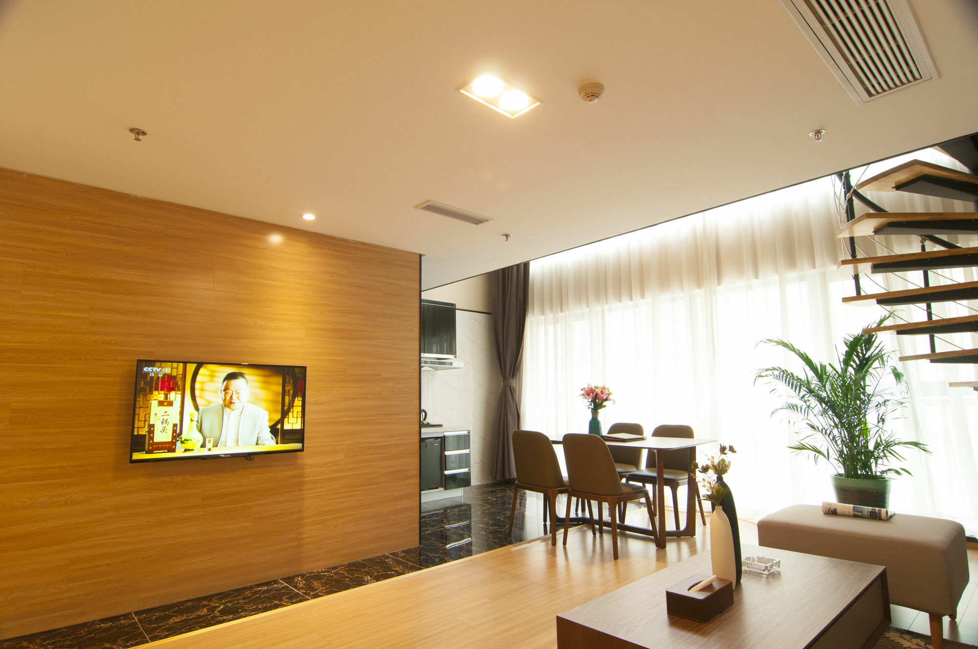 Home Plus Suite Hotel And Apartment Wuhan Exteriör bild