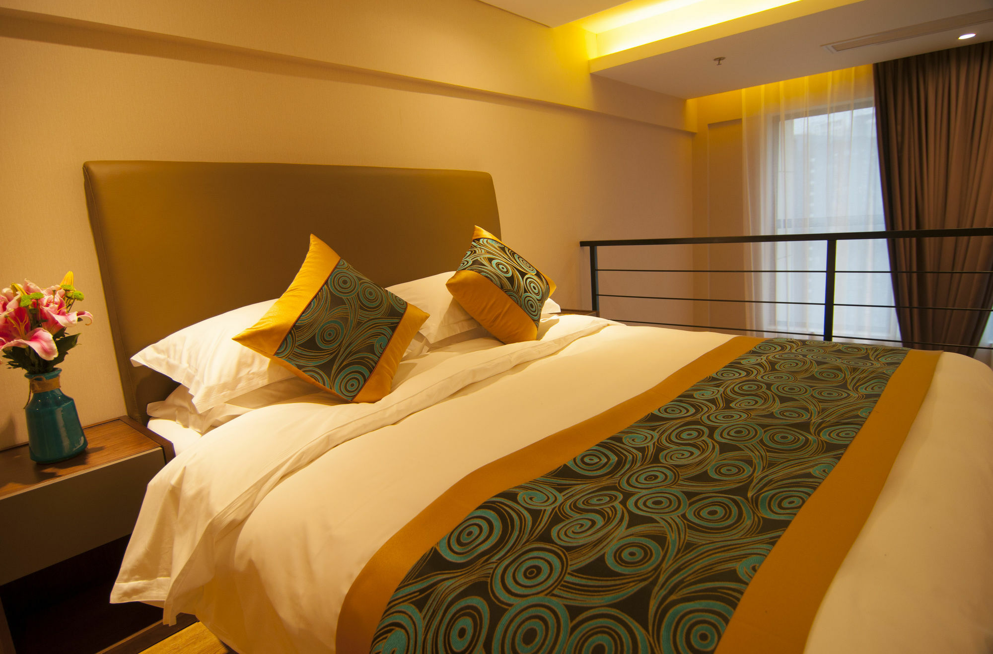 Home Plus Suite Hotel And Apartment Wuhan Exteriör bild