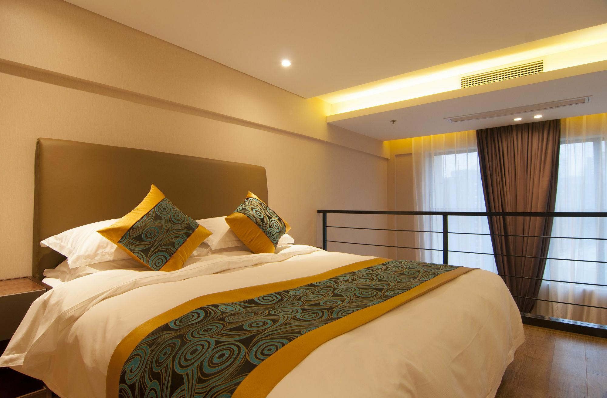 Home Plus Suite Hotel And Apartment Wuhan Exteriör bild