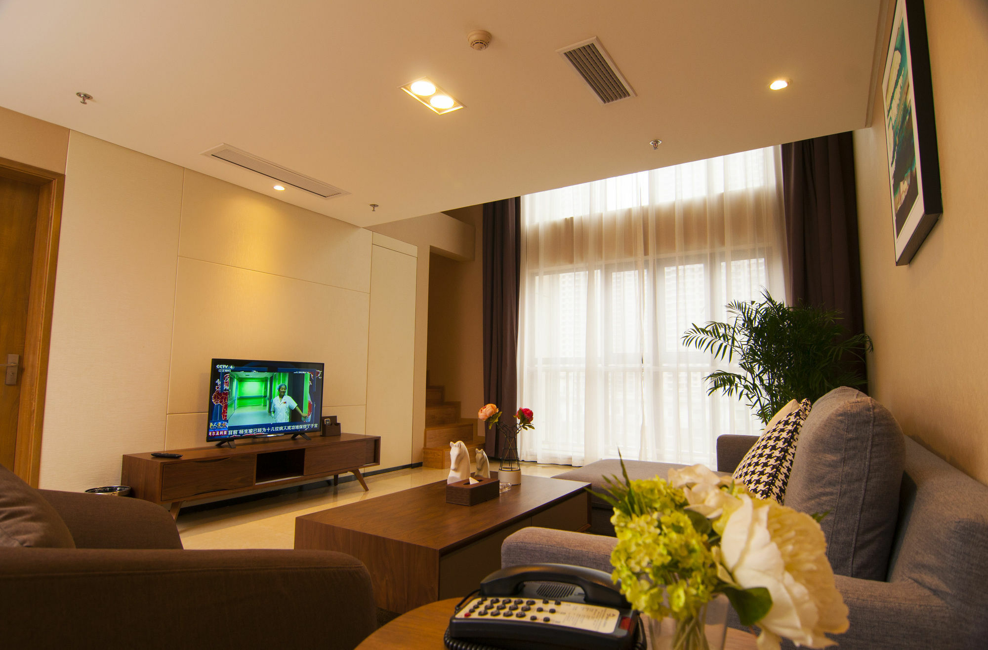 Home Plus Suite Hotel And Apartment Wuhan Exteriör bild