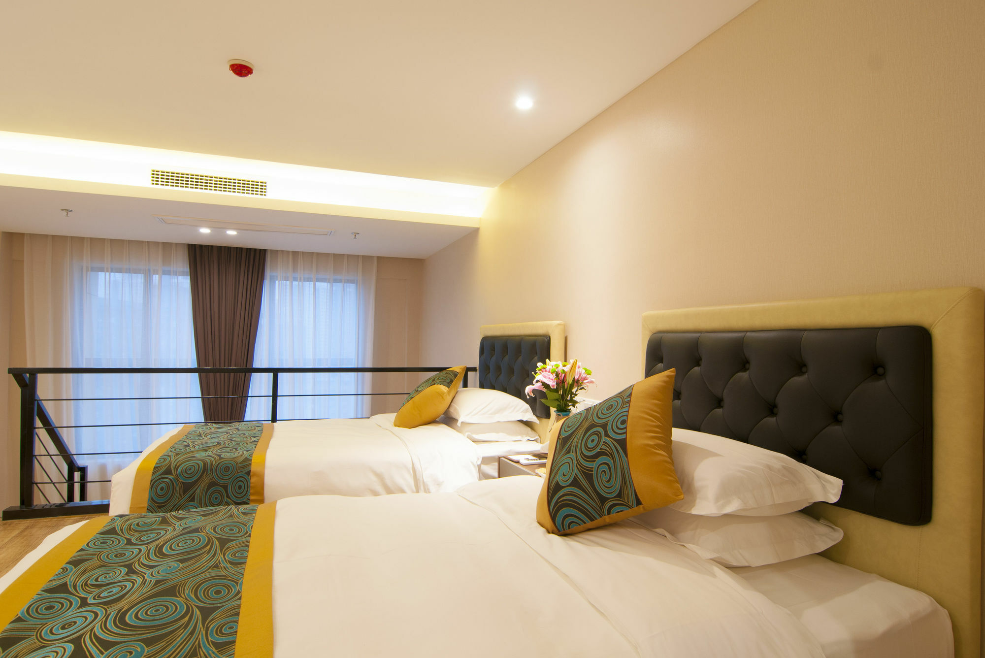 Home Plus Suite Hotel And Apartment Wuhan Exteriör bild